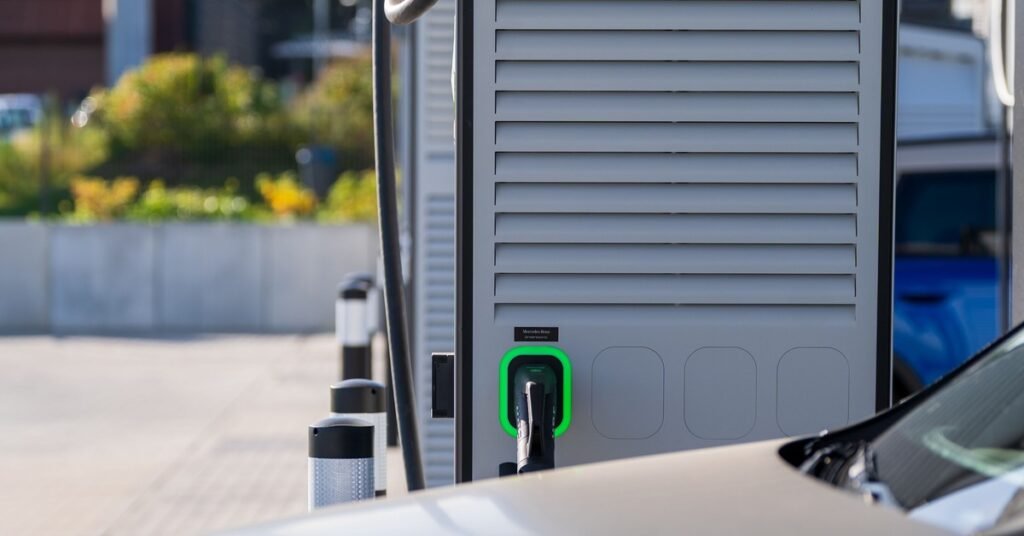 pexels-mohamed-b-2151113020-33508503_1200x628-1024x536 Baterias de Carros Elétricos e Carregadores Ultrarrápidos: as Tecnologias que Vão Mudar Tudo em 2026/2027