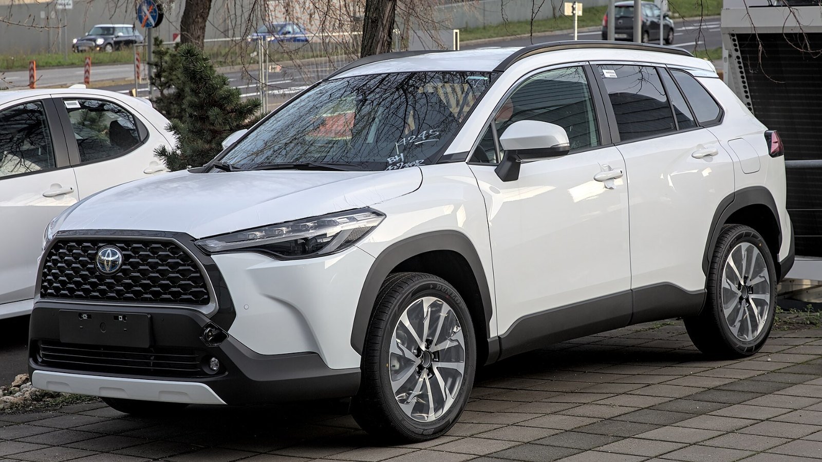 corolla-cross-hybrid-br Carros Elétricos e Híbridos no Brasil em 2026: Preços, Autonomia e Quanto Você Economiza