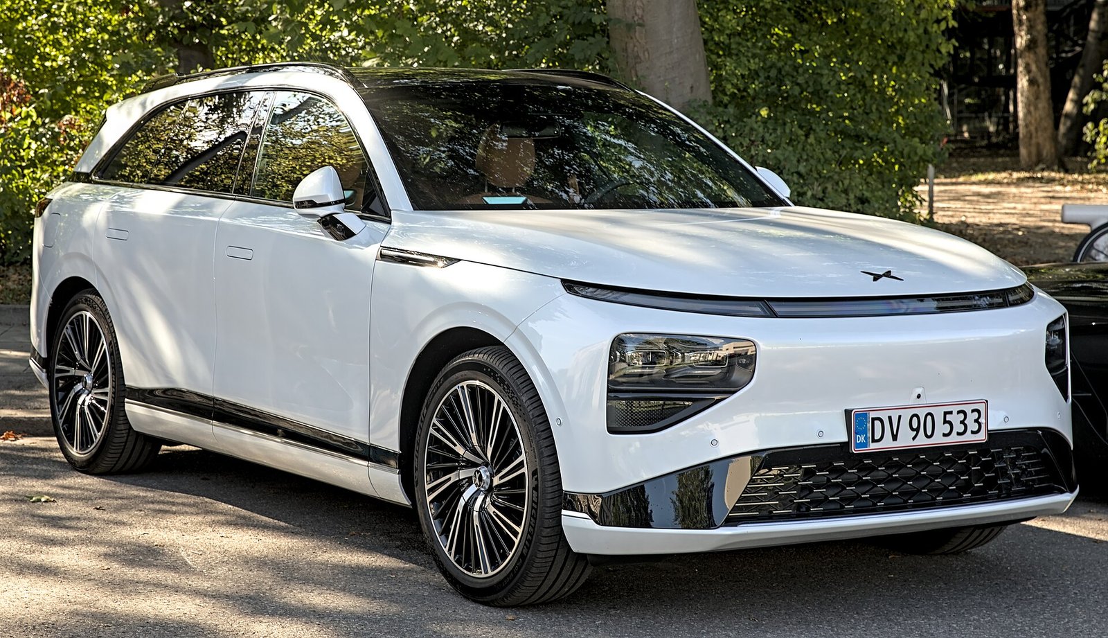 eletricos-2026-xpeng-g9 Carros Elétricos em 2026: Marcas, Autonomia, Preços e Porque Compensam Mais do que um Carro a Combustão