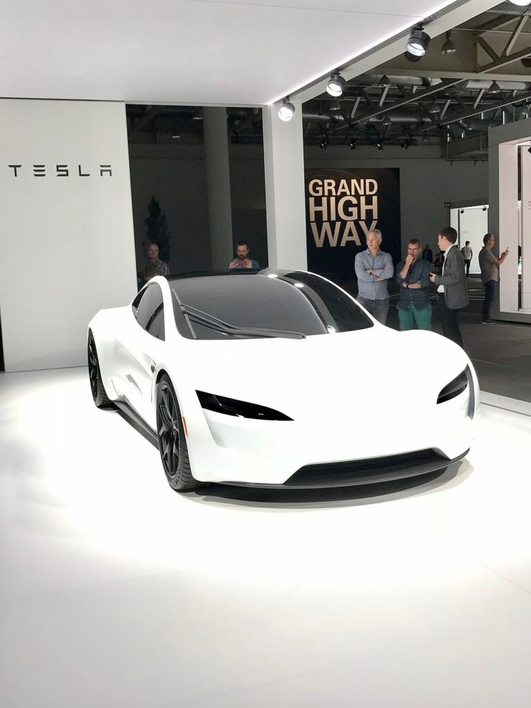 tesla-roadster-grand-basel-1-768x1024 Tesla Roadster voador: o que é real e o que ainda é promessa