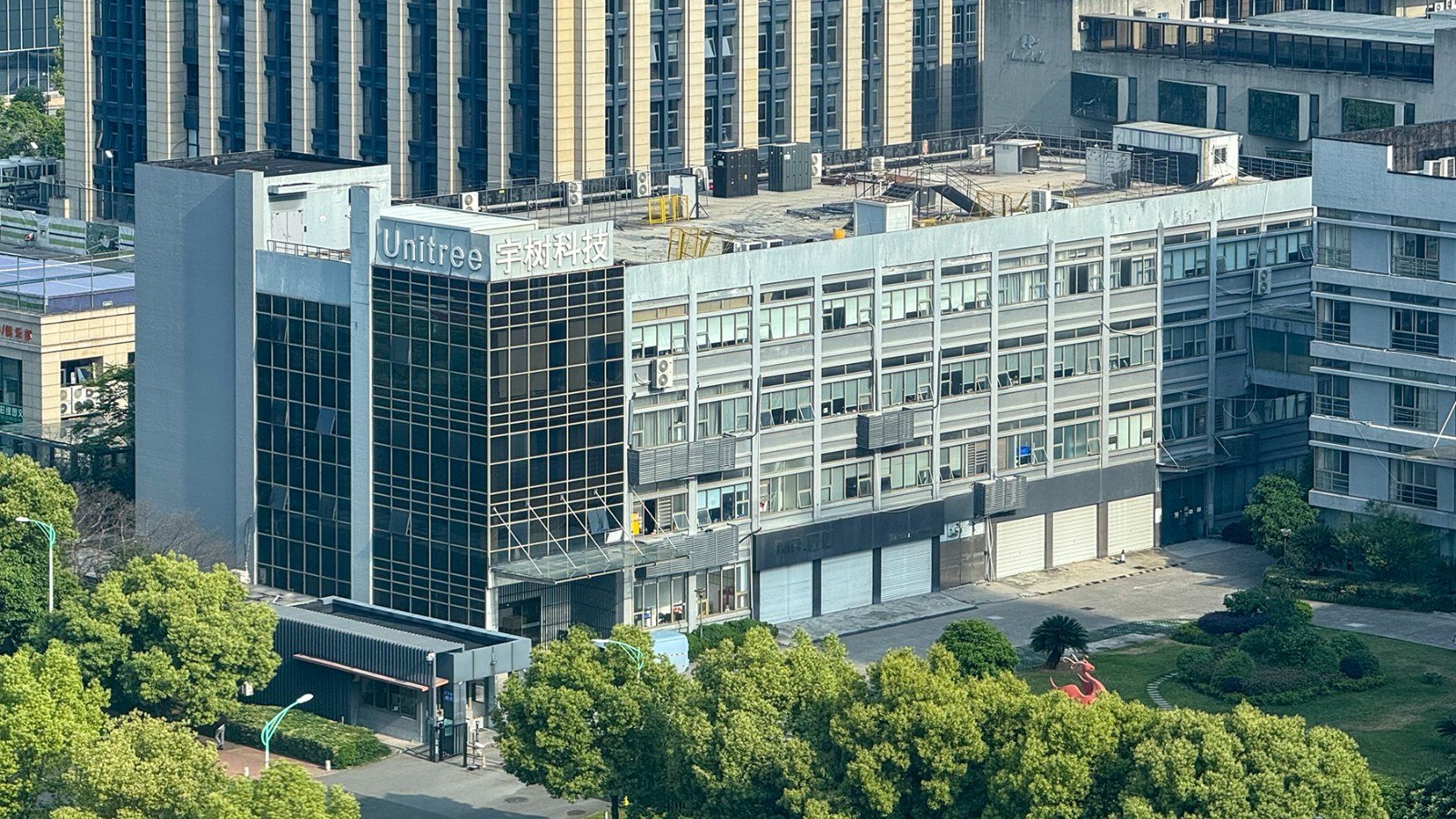 Edifício da sede da Unitree Robotics, com o nome da empresa na fachada